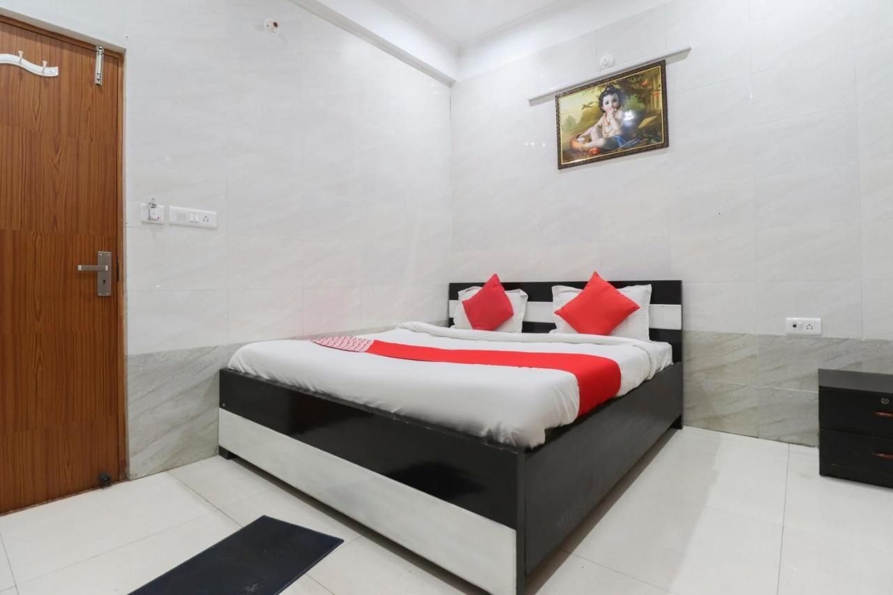 Oyo 69378 Trilok Dham Hotel Vrindāvan Exterior foto