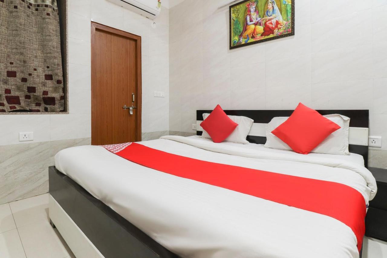 Oyo 69378 Trilok Dham Hotel Vrindāvan Exterior foto